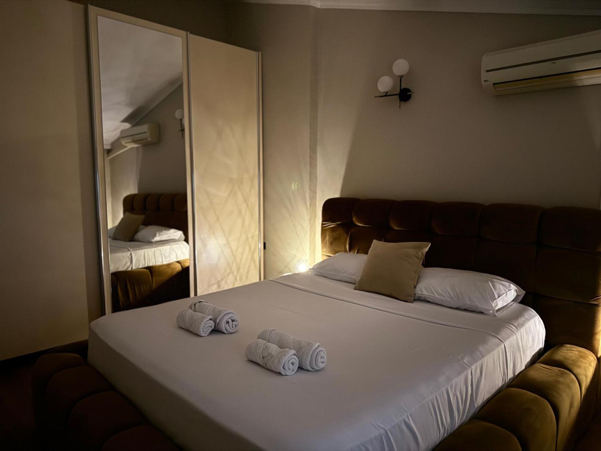 Golden Dublex Tirana Apartment Bagian luar foto
