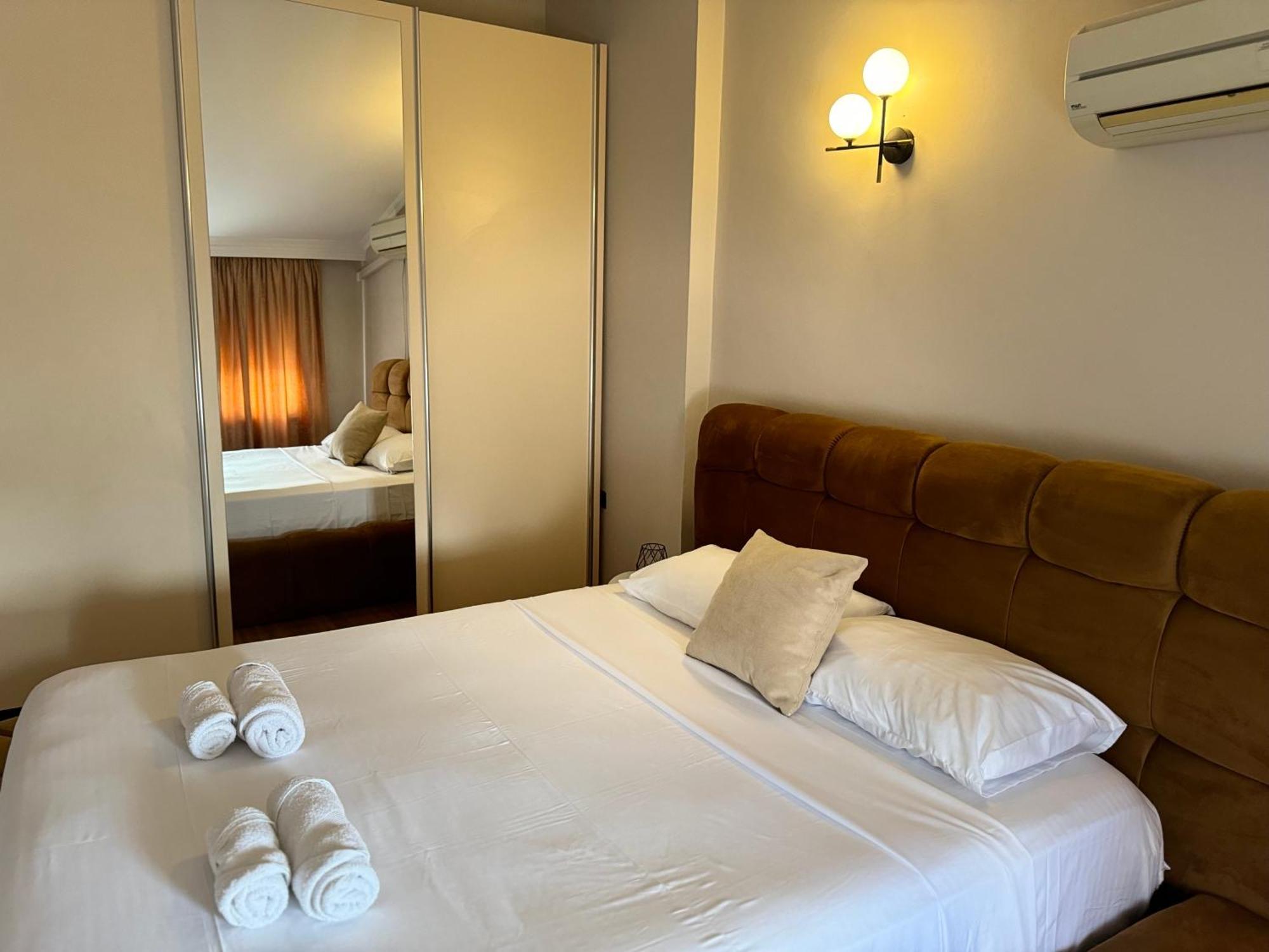 Golden Dublex Tirana Apartment Bagian luar foto