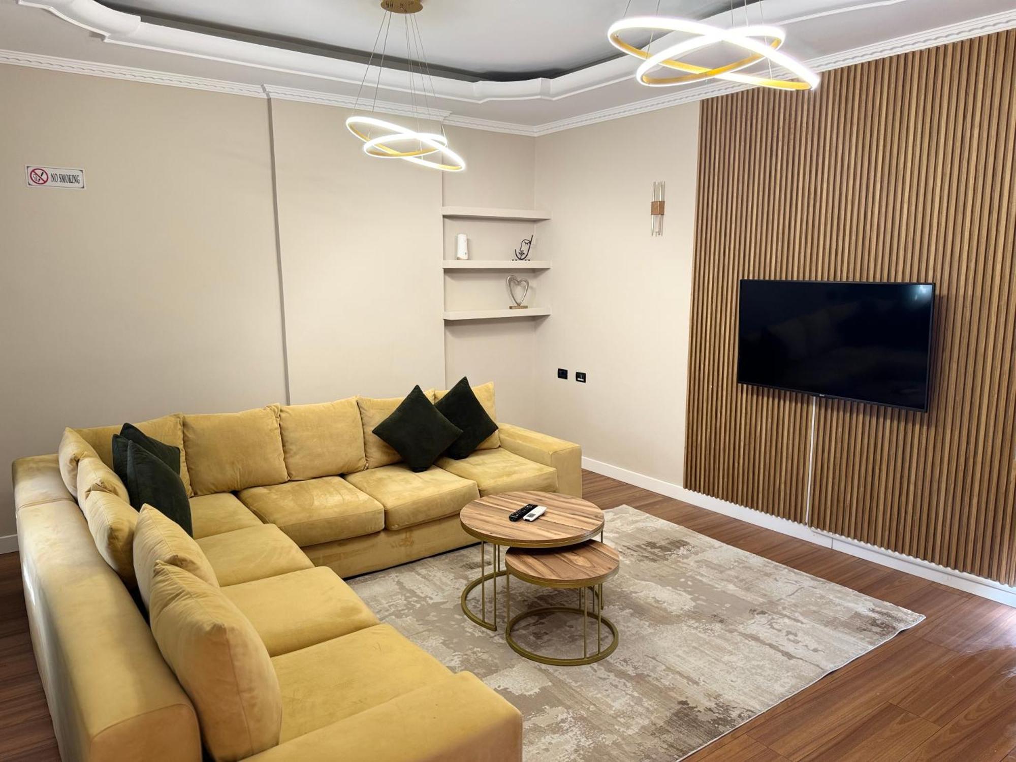 Golden Dublex Tirana Apartment Bagian luar foto