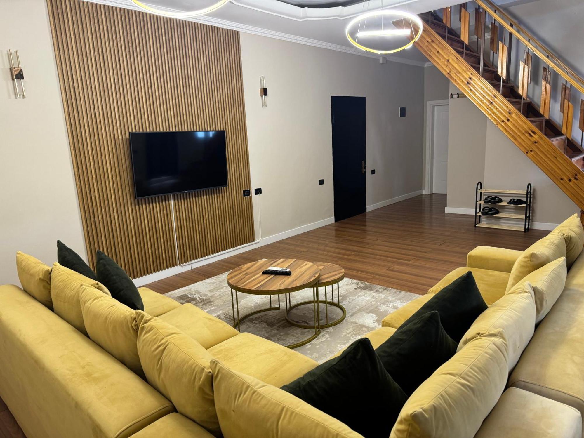 Golden Dublex Tirana Apartment Bagian luar foto